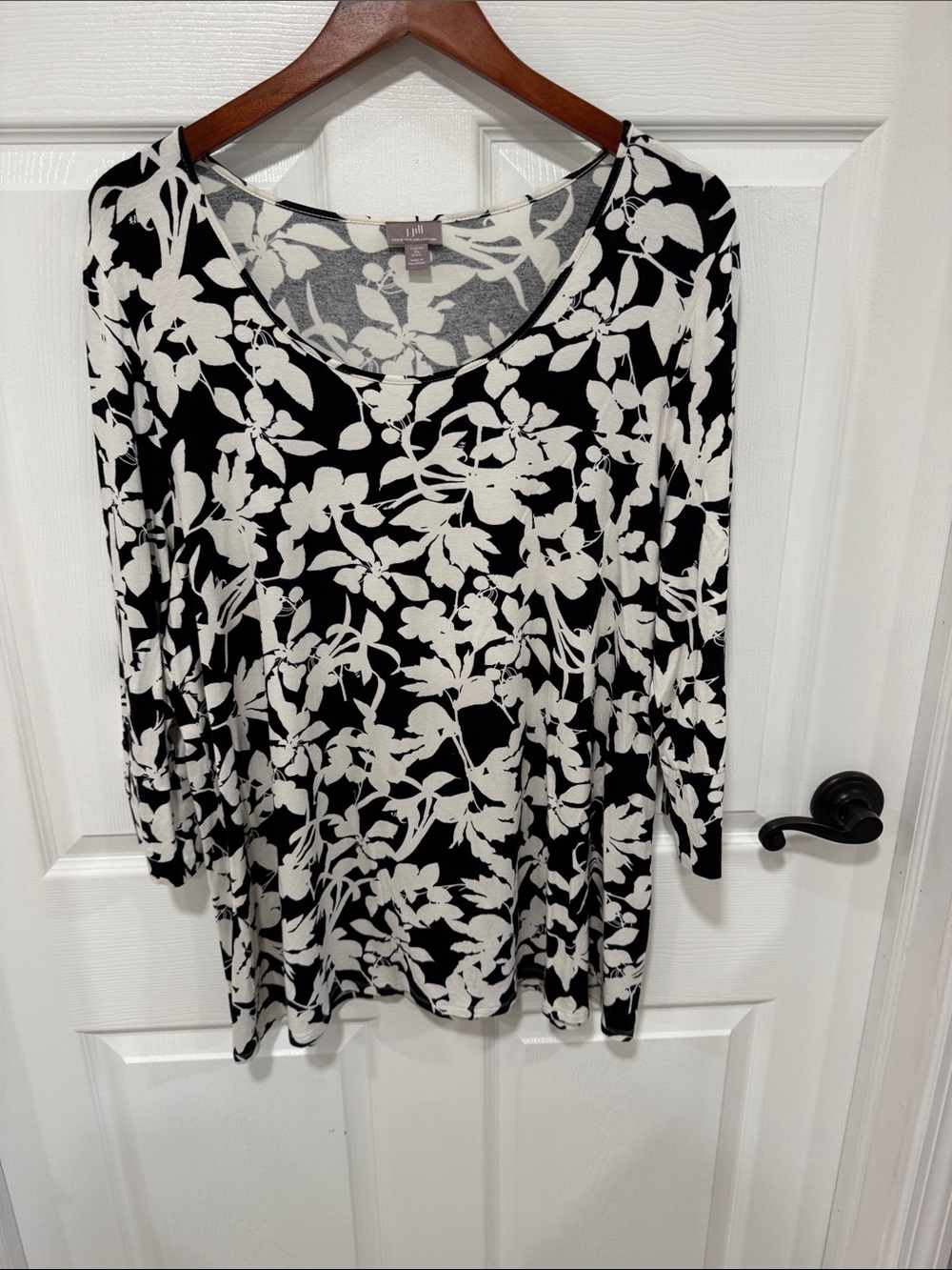 J. Jill Black & White Floral Scoop Neck Tunic Wearable Collection